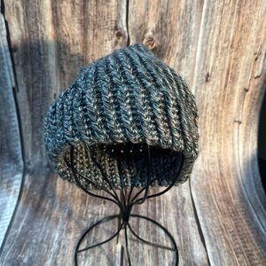 NEW Women’s Pink and Grey Knit Hat Item #PHK101